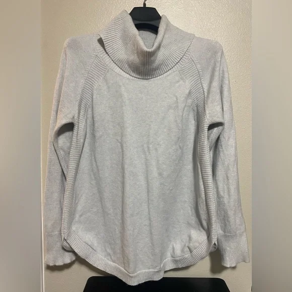 Time Tru Turtleneck light Grey Sweater- size xl